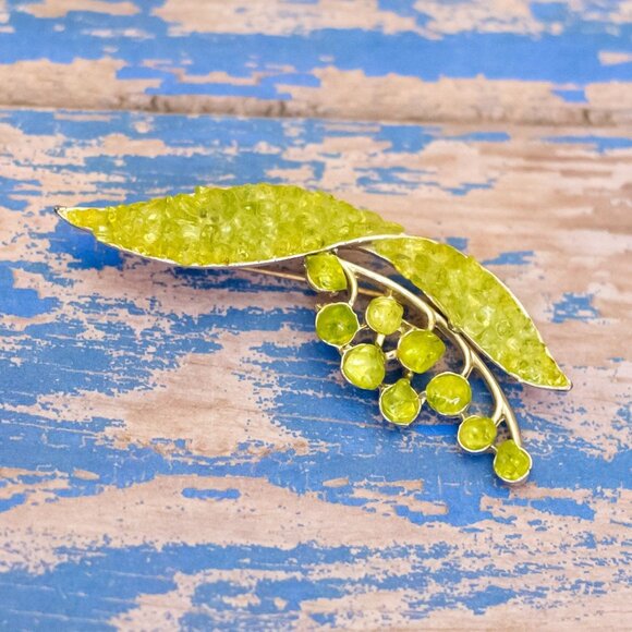 Vintage Elven Leaf Green Rhinestones Unique Brooch - L32 - Picture 1 of 2